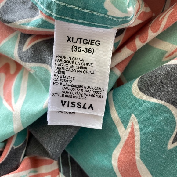 Vissla Floral Hawaiian Shirt Size XL - Picture 6 of 6